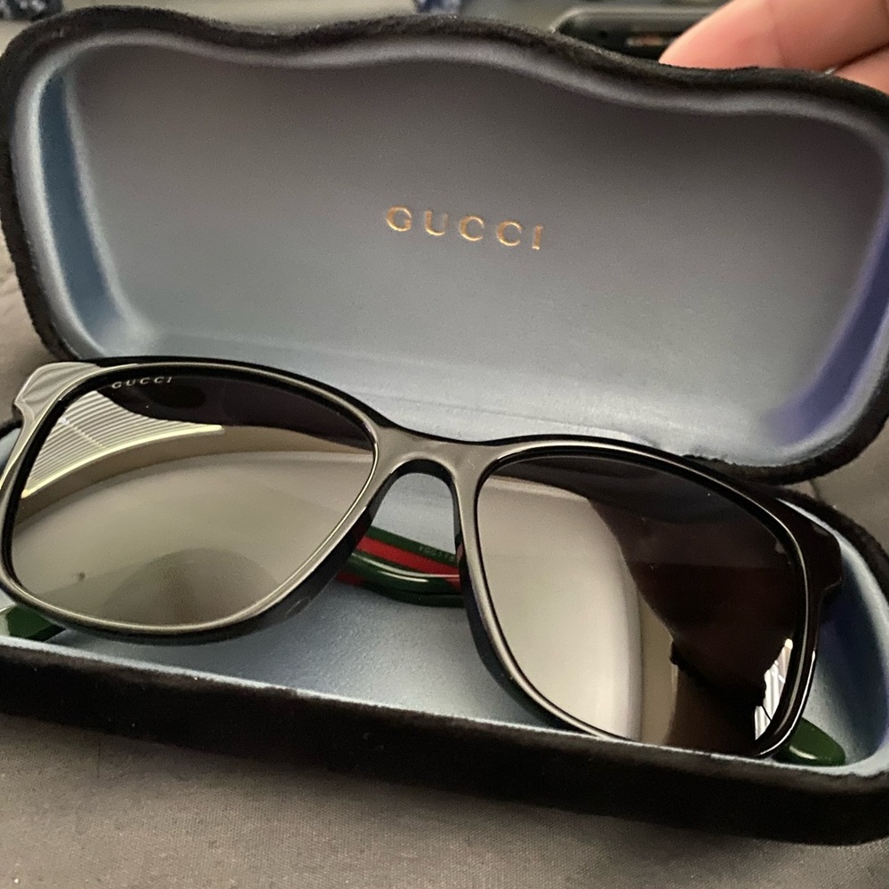 Black Men’s Gucci sunglasses